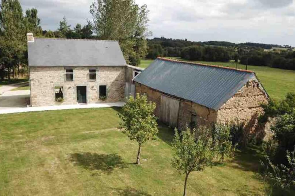 Gite A La Ferme, Au Coeur Du Mene Laurenan Екстериор снимка
